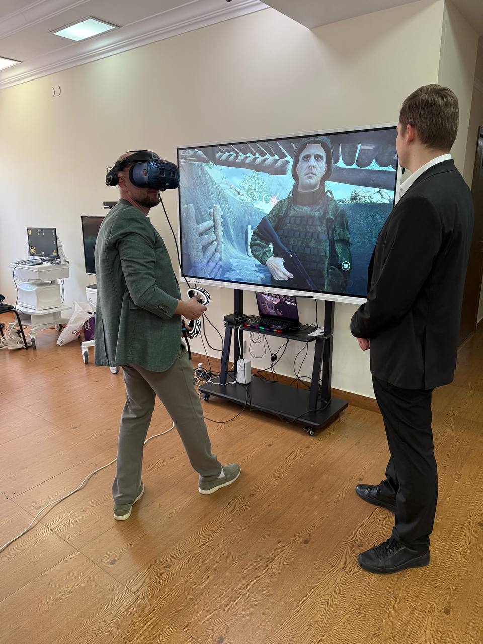 VR-тренажер «Тактическая медицина. Базовый курс» представили на конференции в Казахстане