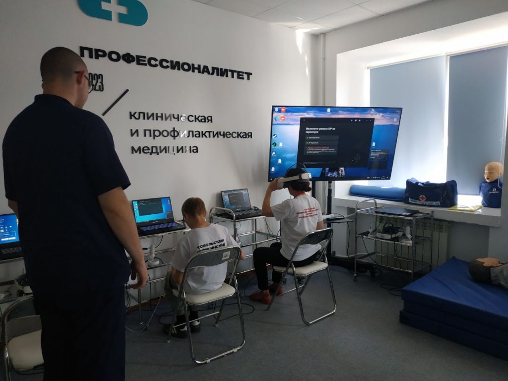 Колледж будущего: VR-тренажеры ИИР СамГМУ продемонстрировали на отраслевом полигоне в Тобольске